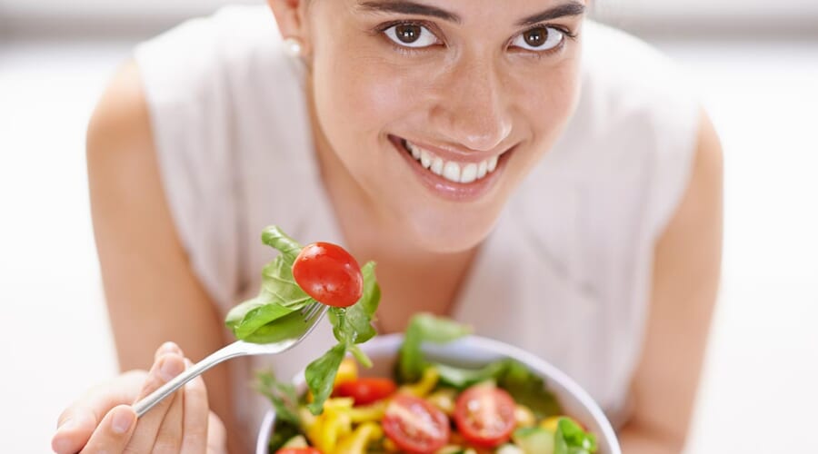 12 Holistic Nutrition Tips to Get Beautiful Skin This Season